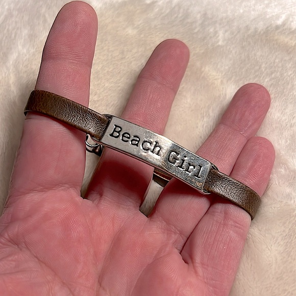 🏖️ BOHO BROWN LEATHER BRACELET WITH STAINLESS STEEL SLIDE ENGRAVED “BEACH GIRL” - Picture 5 of 10